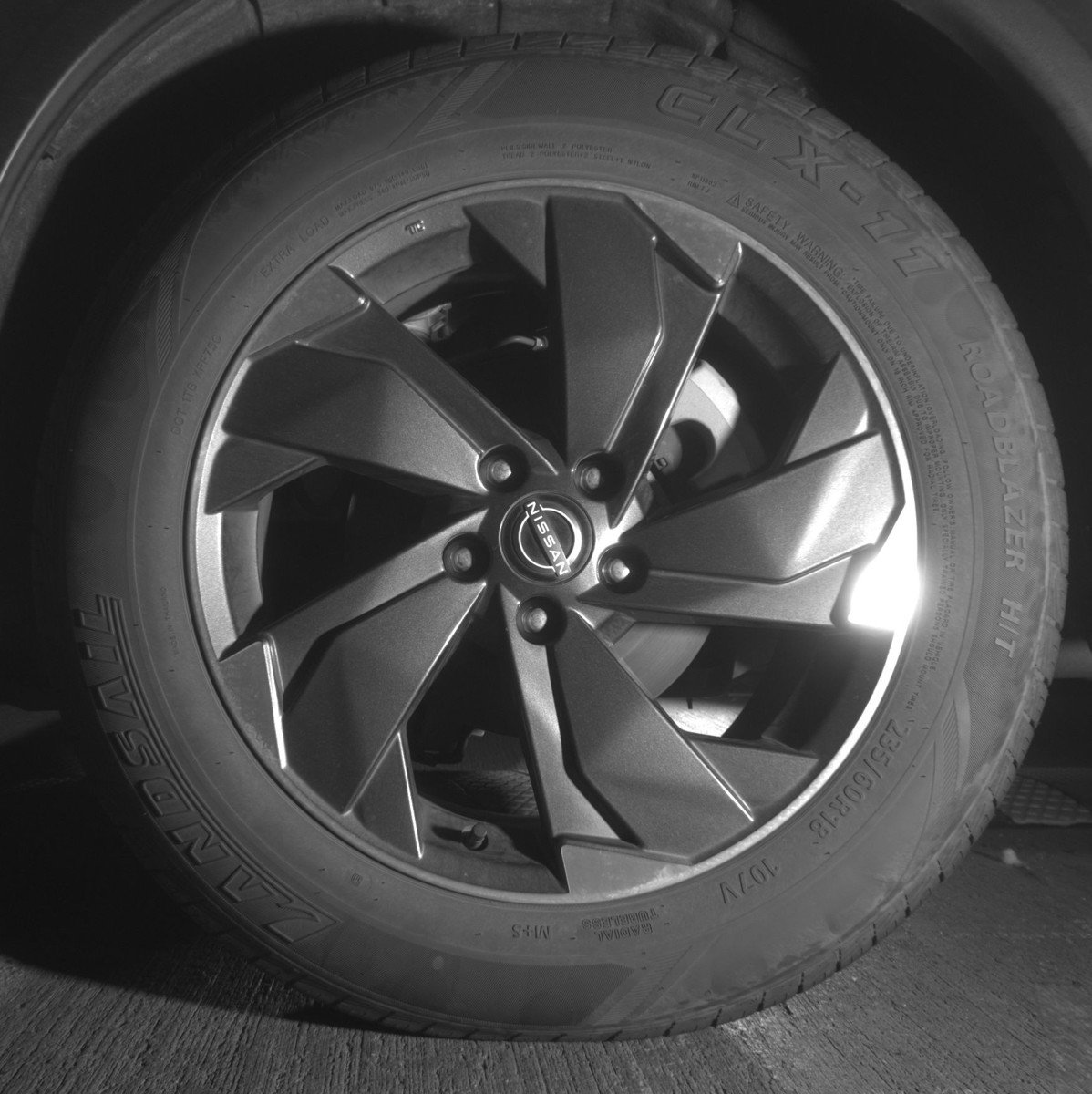 Used 2025 Nissan Rogue SV AWD/4WD image 14