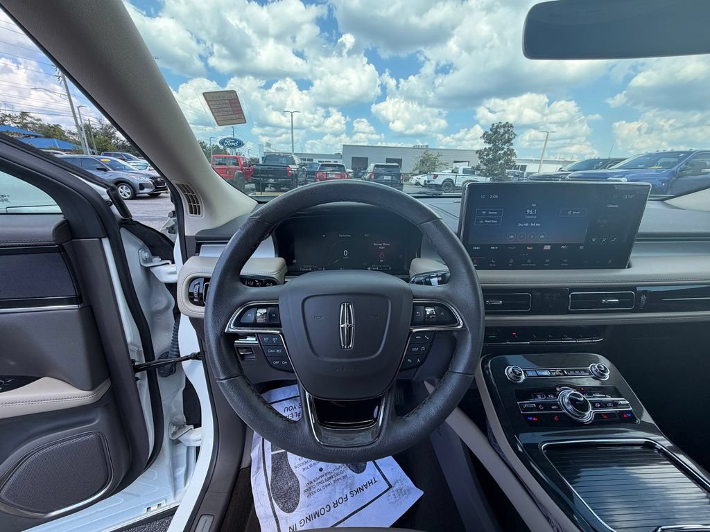 Used 2023 Lincoln Nautilus FWD w/ Premium Package image 8