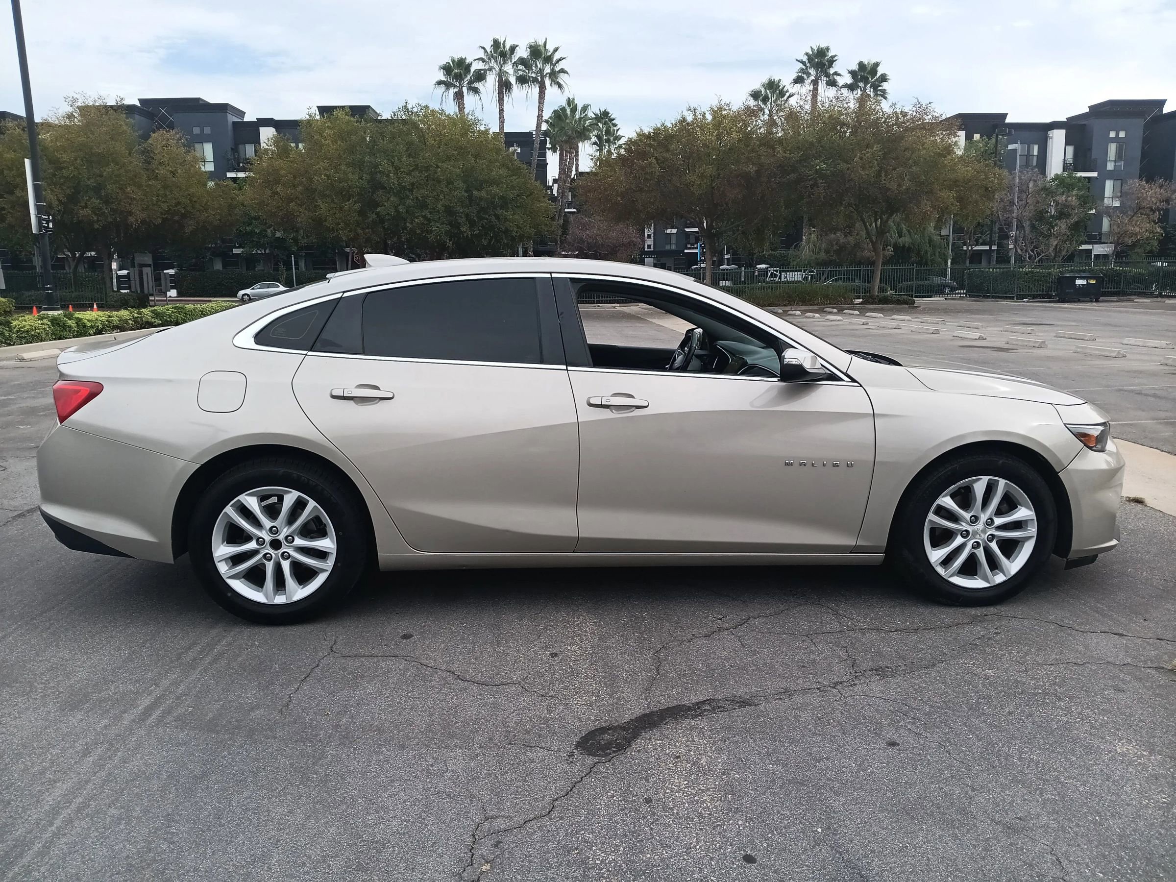 Used 2016 Chevrolet Malibu LT w/ Driver Confidence Package image 5