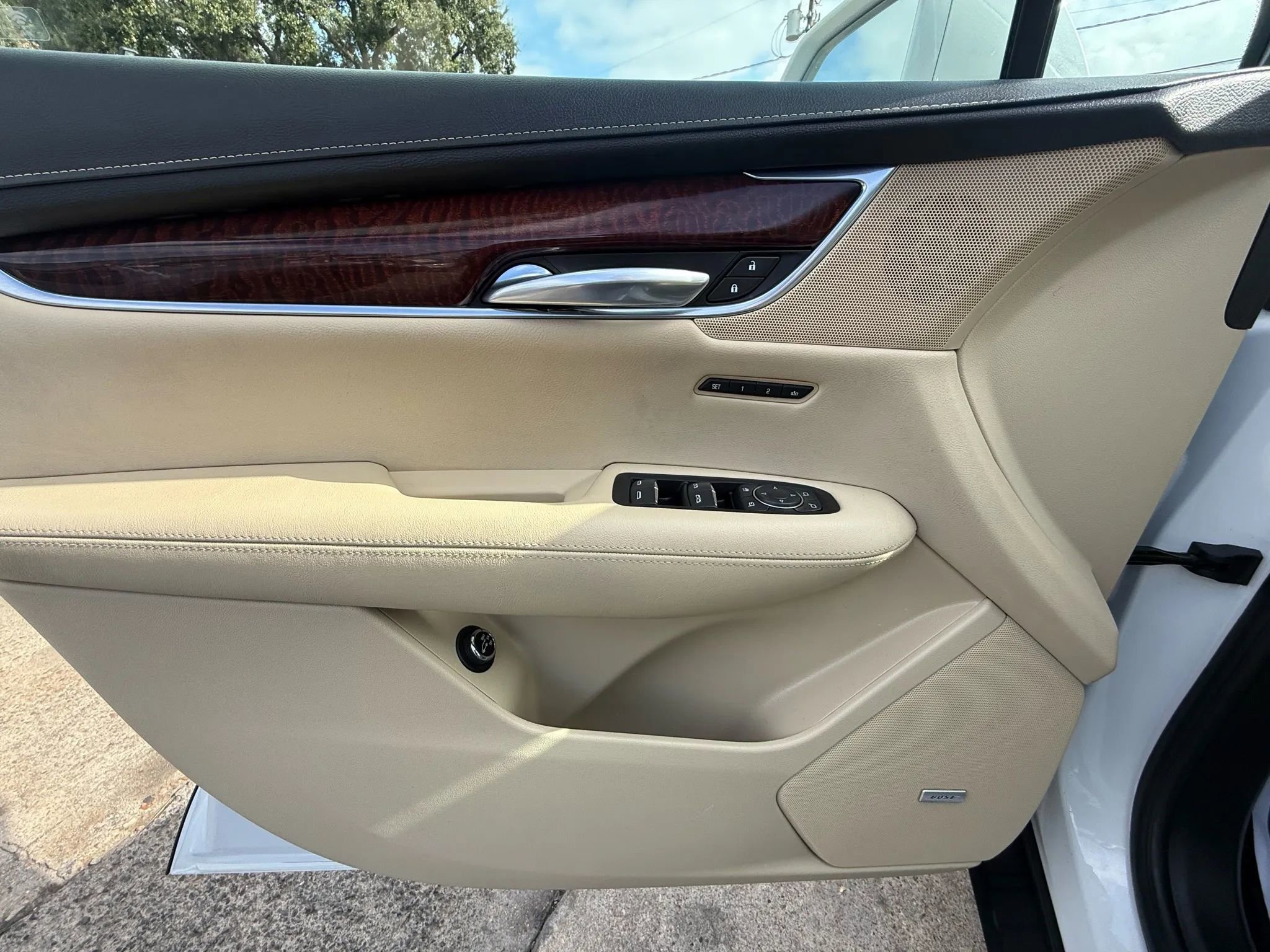 Used 2018 Cadillac XT5 Luxury w/ Driver Awareness Package image 21