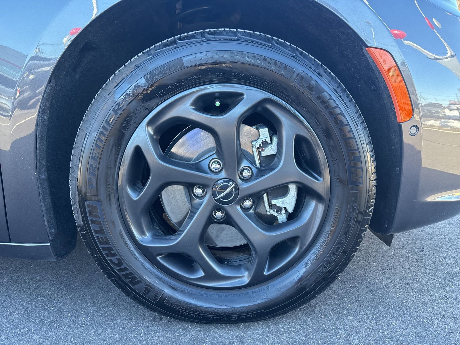 Used 2023 Chrysler Pacifica Touring-L w/ Uconnect Theater Family Group image 11