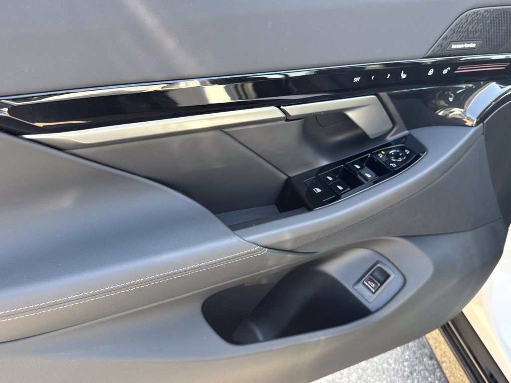 Used 2026 BMW 530i w/ M Sport Package RWD image 19