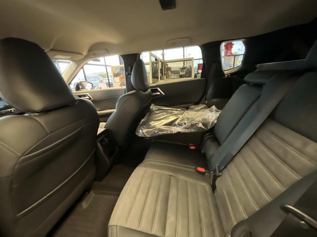 New 2026 Mitsubishi Outlander SE FWD image 13