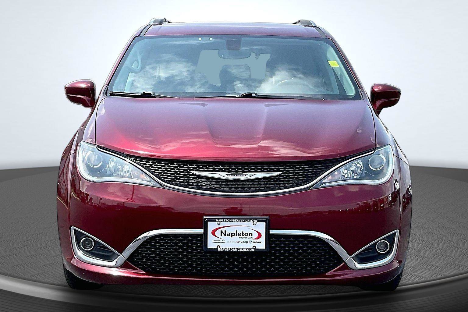 Used 2019 Chrysler Pacifica Touring-L w/ Tire & Wheel Group FWD image 3