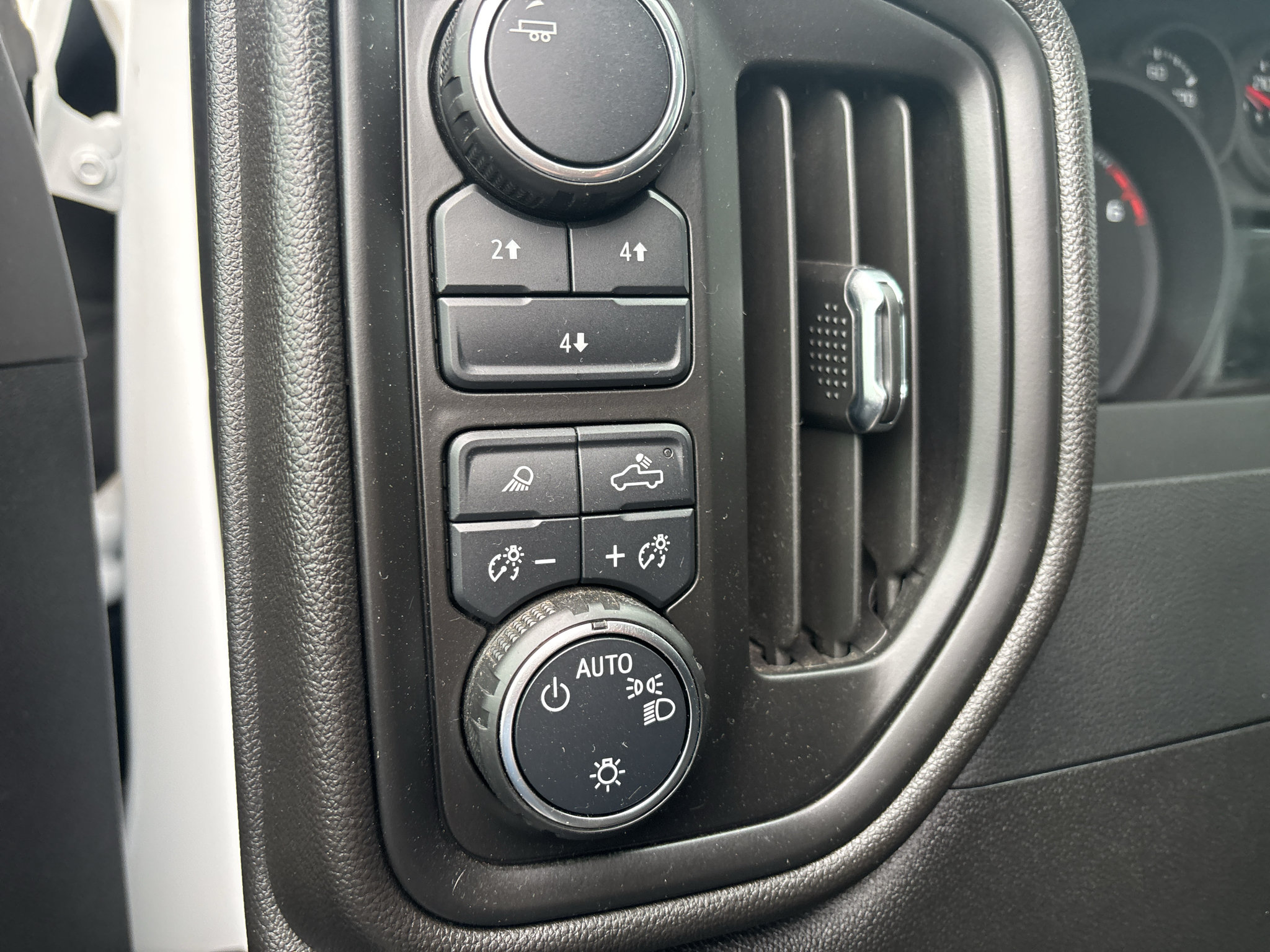 Used 2025 Chevrolet Silverado 2500 Custom w/ Custom Value Package AWD/4WD image 14