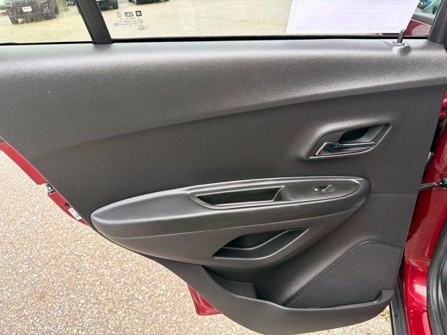 Used 2022 Chevrolet Trax LT w/ LT Convenience Package AWD/4WD image 14