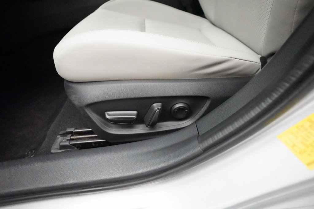 Used 2023 Toyota Prius Limited image 28