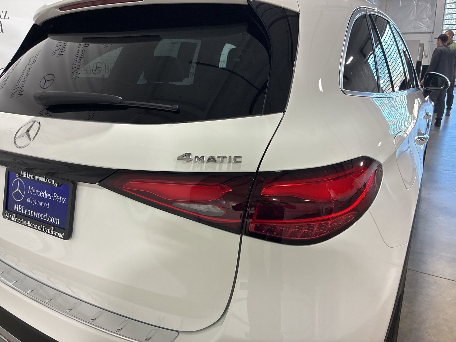 Used 2025 Mercedes-Benz GLC 300 4MATIC image 9