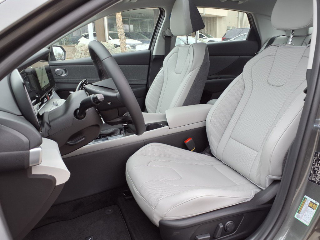 Certified 2025 Hyundai Elantra Limited image 14