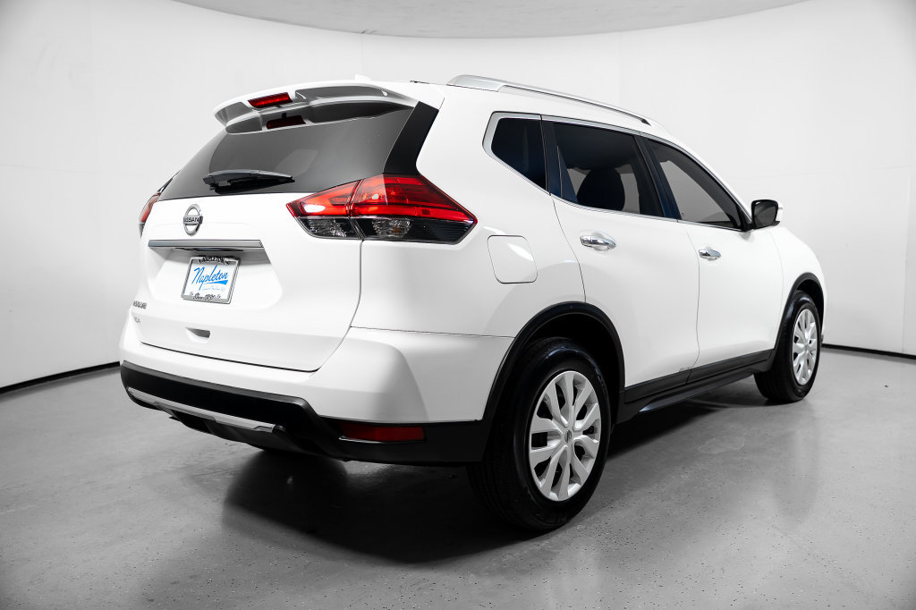Used 2017 Nissan Rogue S w/ S Appearance Package FWD image 9