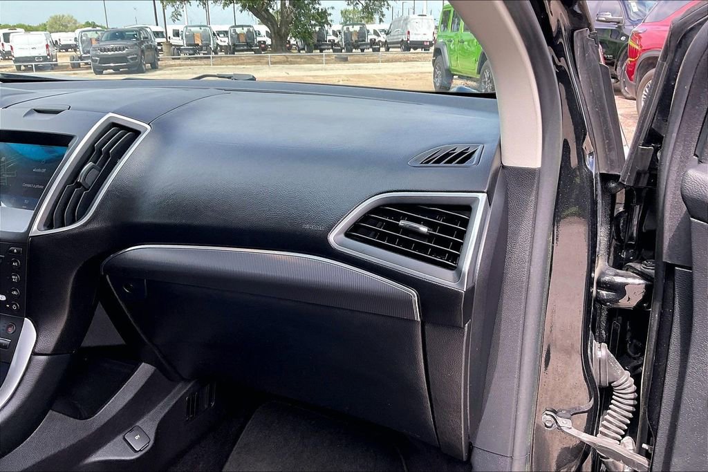 Used 2015 Ford Edge Titanium w/ Technology Package image 23