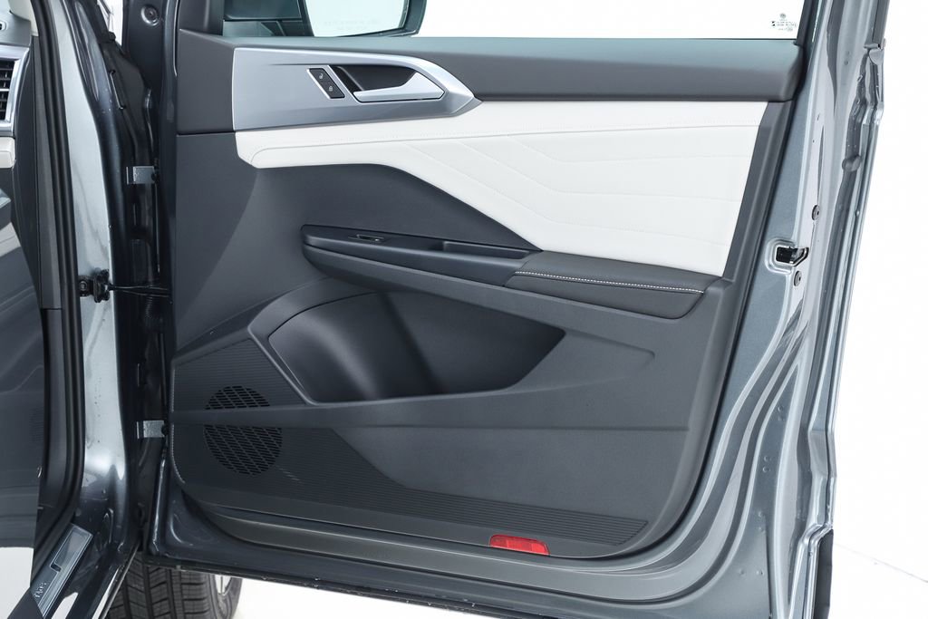 New 2025 Volkswagen Taos SEL image 71