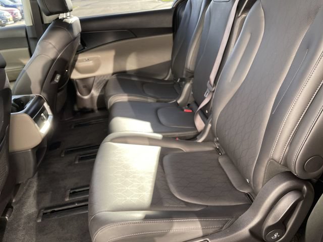 Used 2026 Kia Carnival FWD image 22