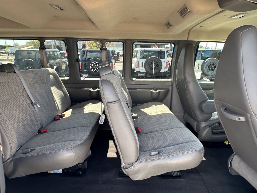 Used 2025 Chevrolet Express 3500 LT w/ LT Preferred Equipment Group RWD image 22