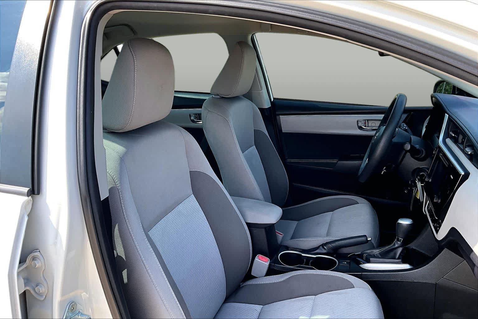 Used 2017 Toyota Corolla LE FWD image 9