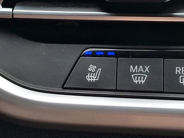 Used 2022 BMW X5 M50i image 32