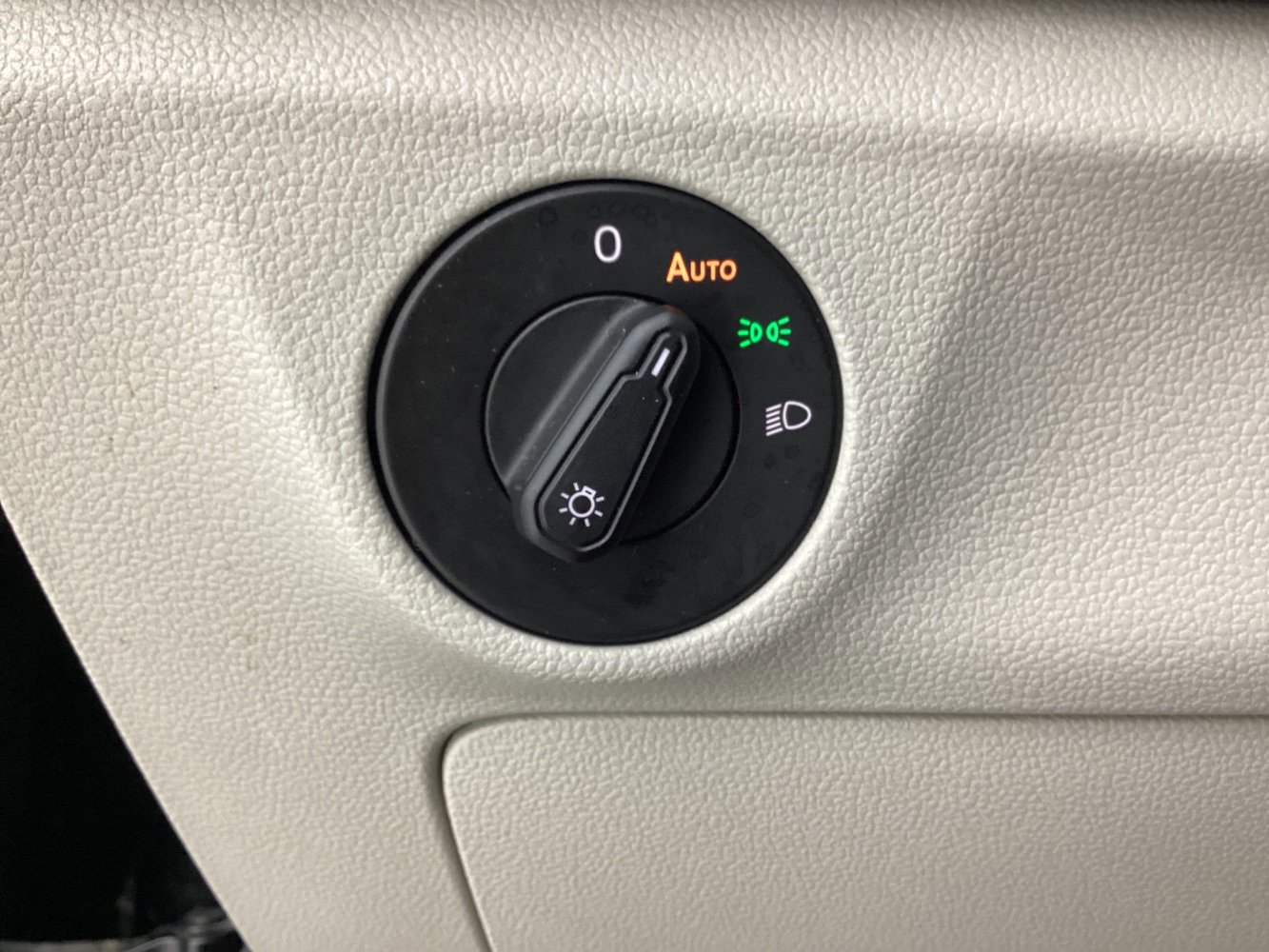 Used 2020 Volkswagen Jetta SE w/ SE Cold Weather Package FWD image 38