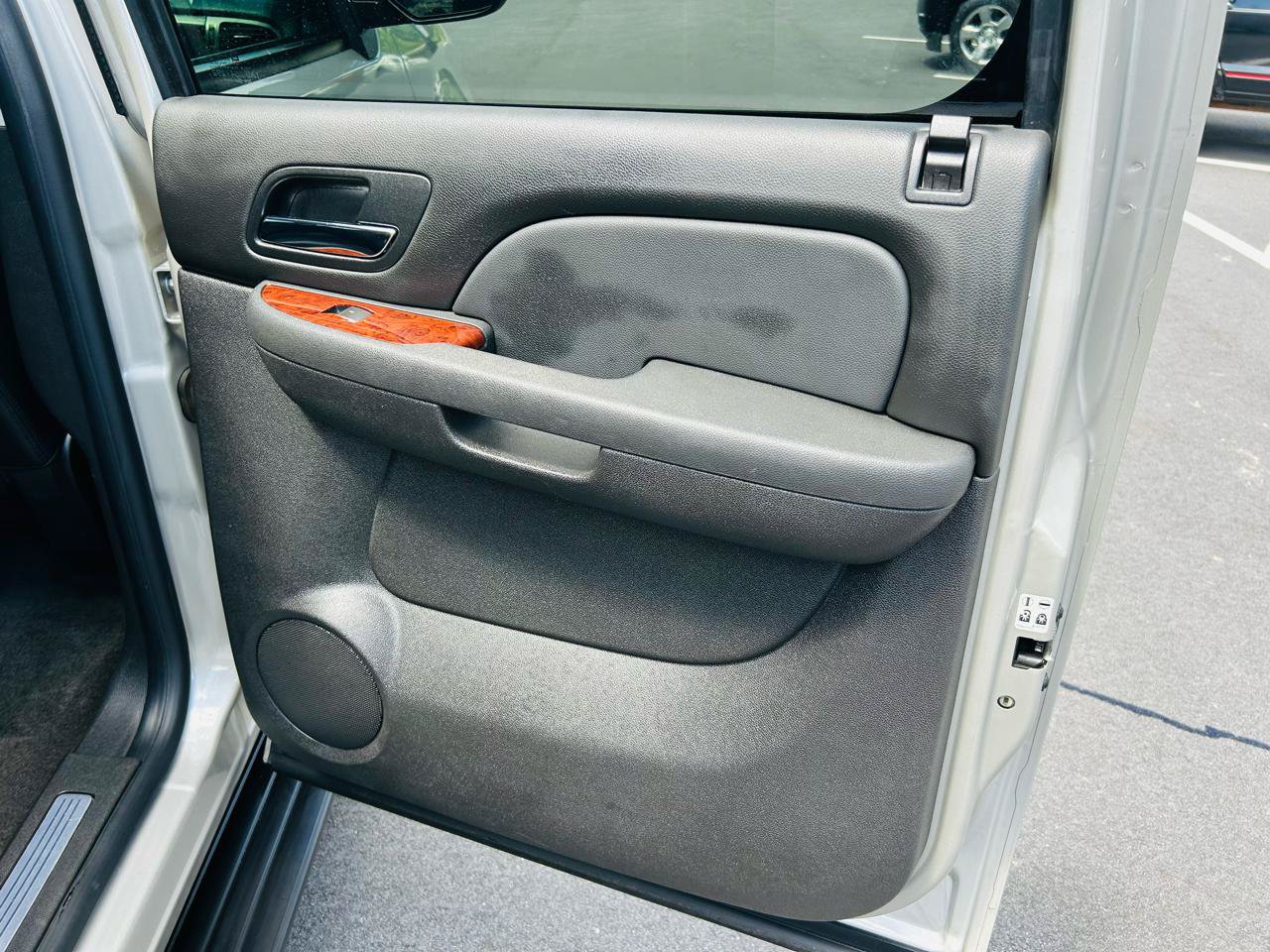Used 2009 GMC Yukon XL SLT RWD image 32
