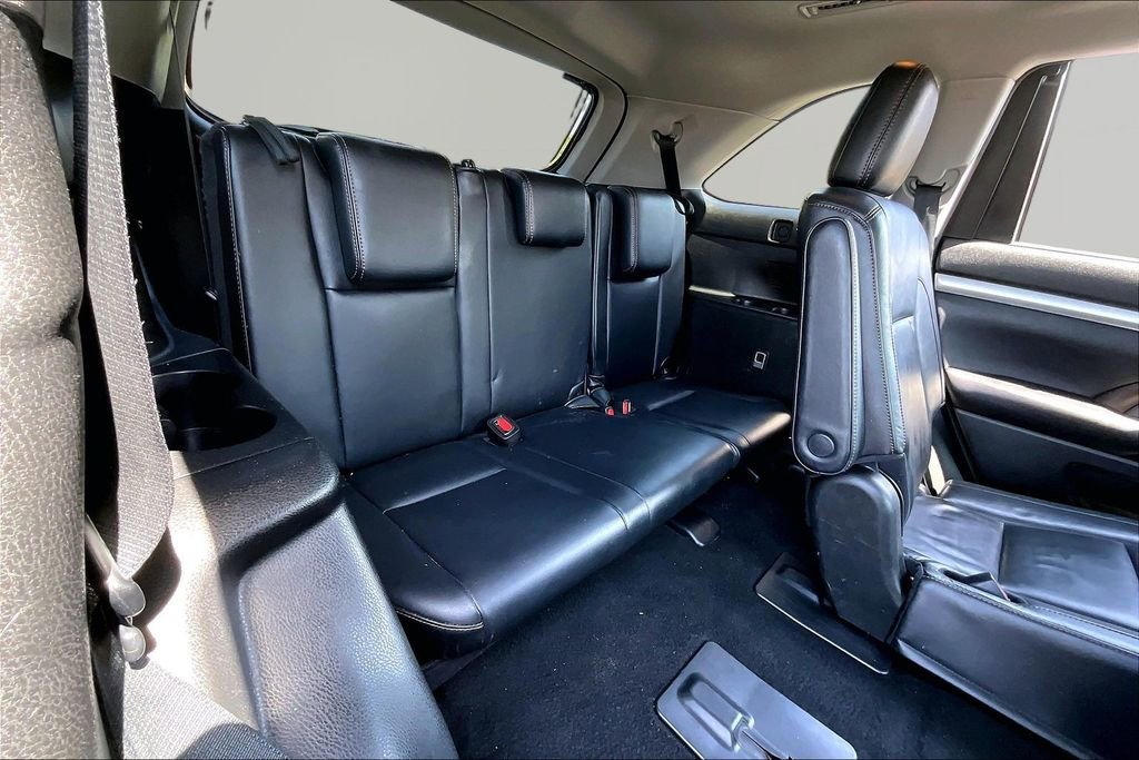 Used 2017 Toyota Highlander XLE image 18