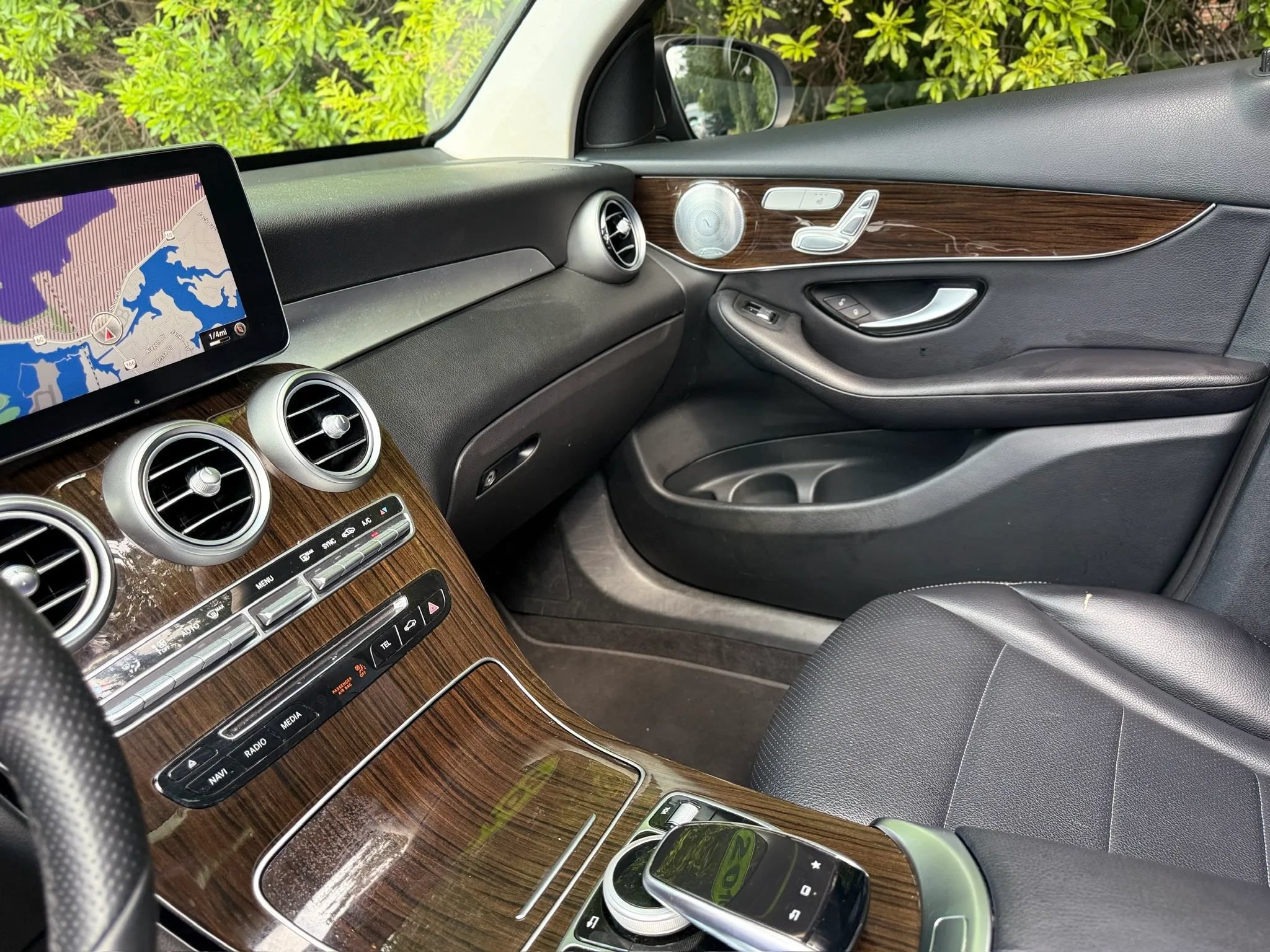 Used 2016 Mercedes-Benz GLC 300 4MATIC w/ Multimedia Package image 31