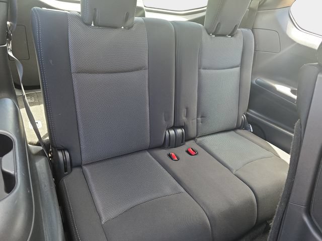 Used 2018 Nissan Pathfinder SV AWD/4WD image 16