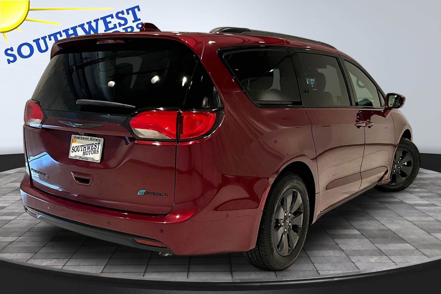 Used 2020 Chrysler Pacifica Limited w/ Advanced Safetytec Group FWD image 7