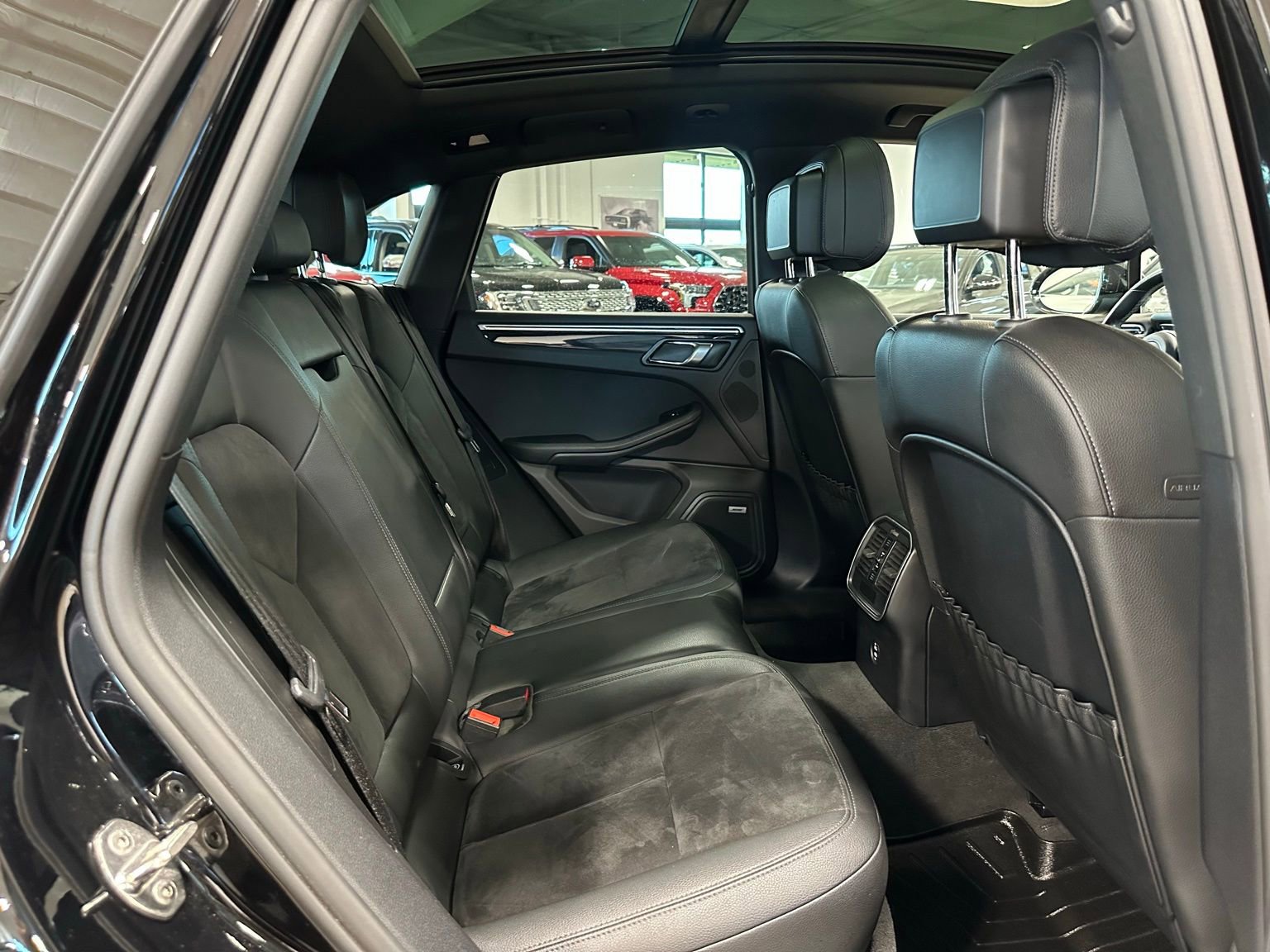 Used 2021 Porsche Macan S image 37