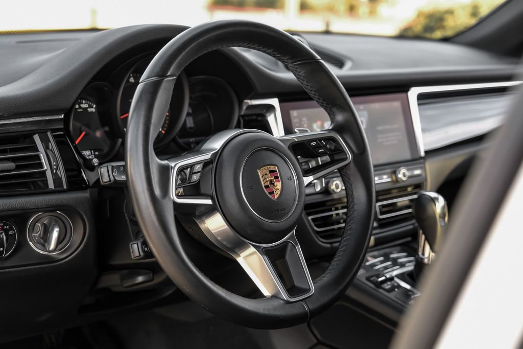 Used 2020 Porsche Macan AWD/4WD image 14