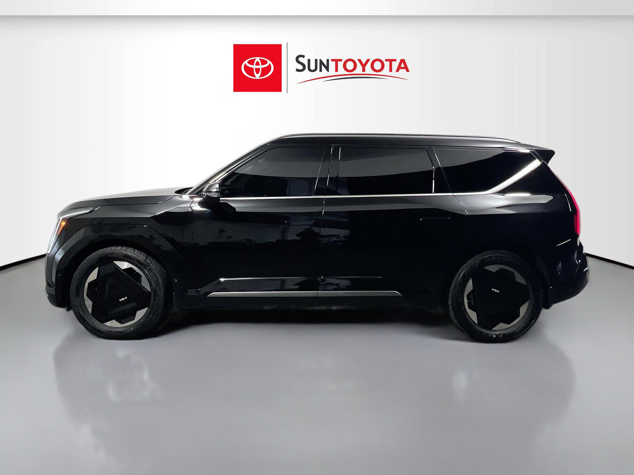 Used 2024 Kia EV9 Land image 7