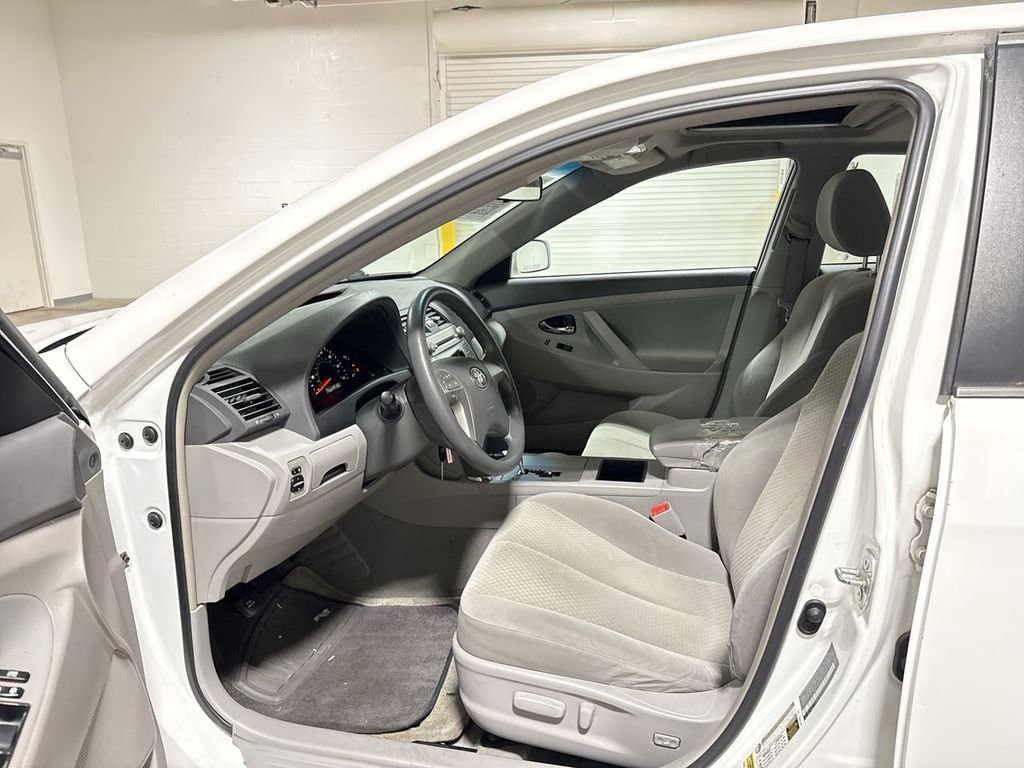Used 2009 Toyota Camry LE FWD image 19