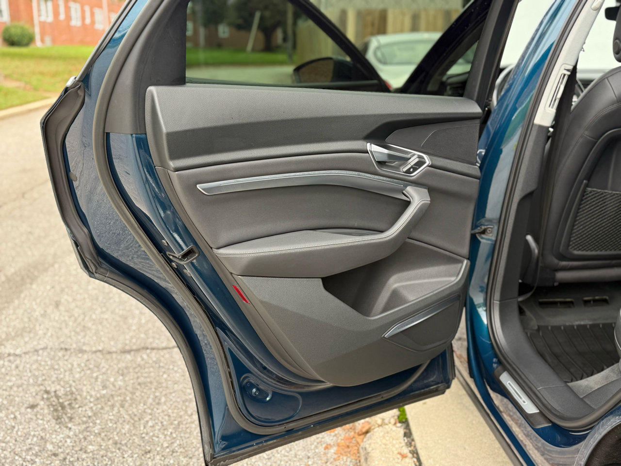 Used 2019 Audi e-tron Premium Plus image 35