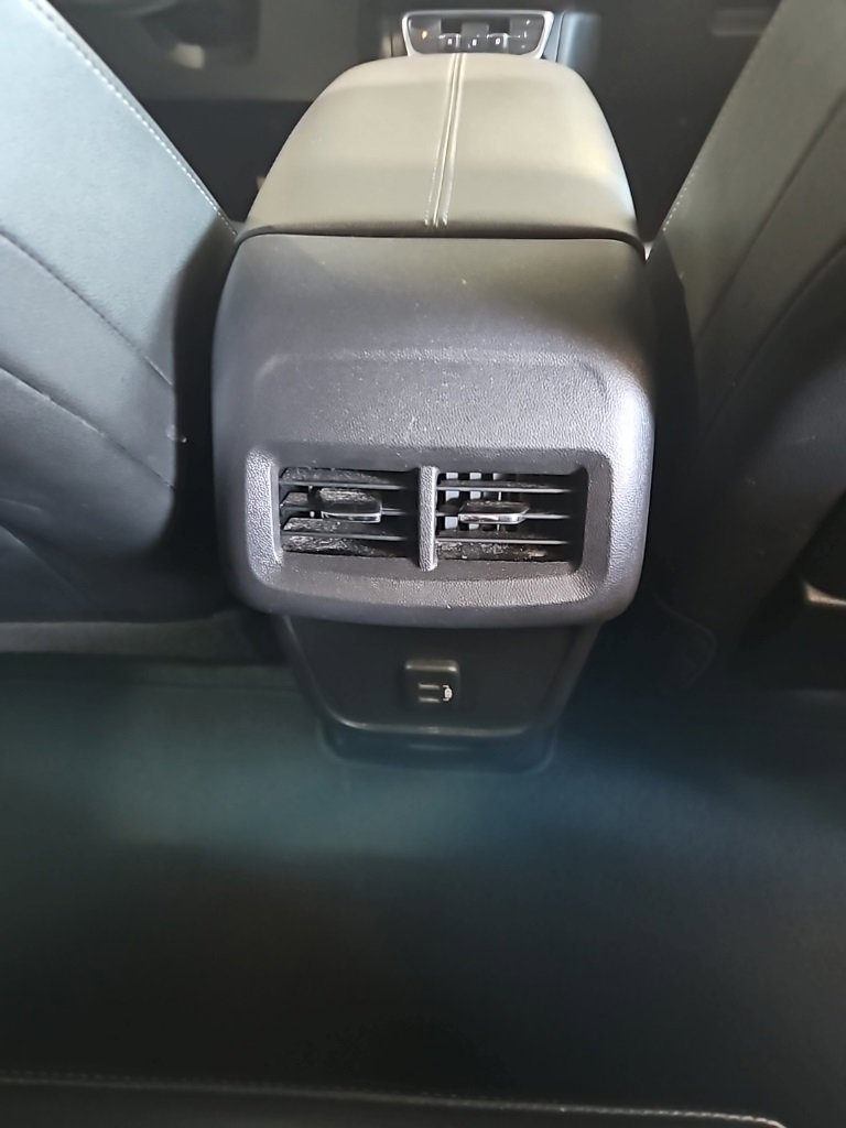 Used 2024 GMC Terrain SLT image 17