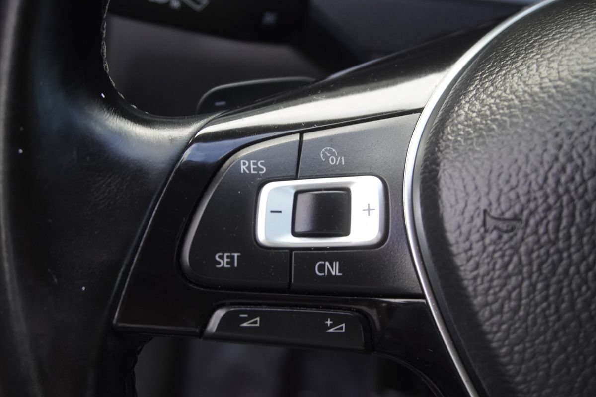 Used 2016 Volkswagen Golf S FWD image 15