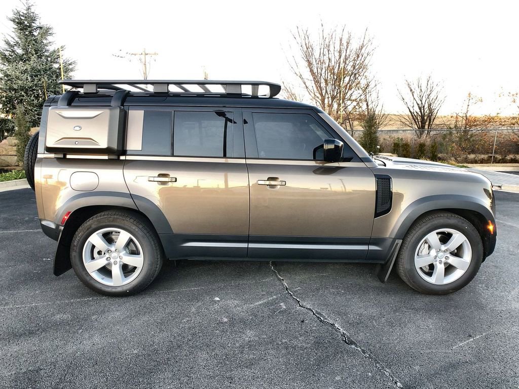 Used 2020 Land Rover Defender 110 First Edition image 6