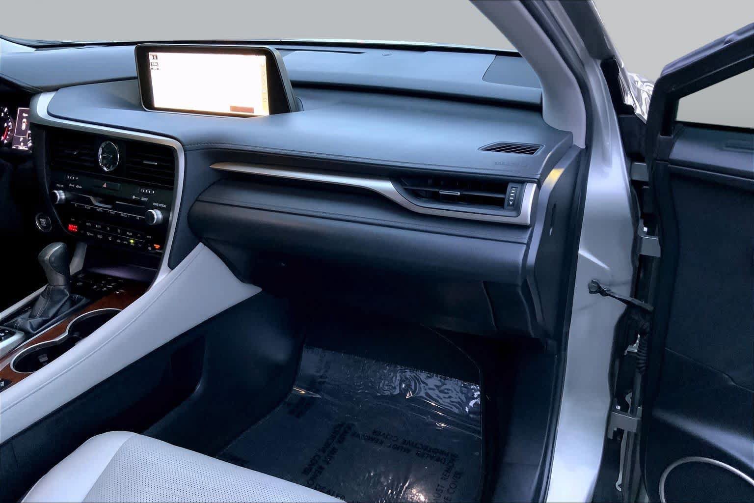 Used 2018 Lexus RX 350L FWD image 16