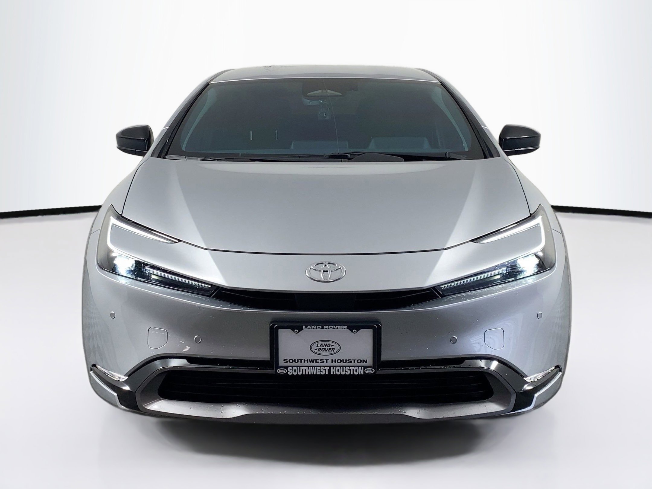 Used 2025 Toyota Prius XLE image 2