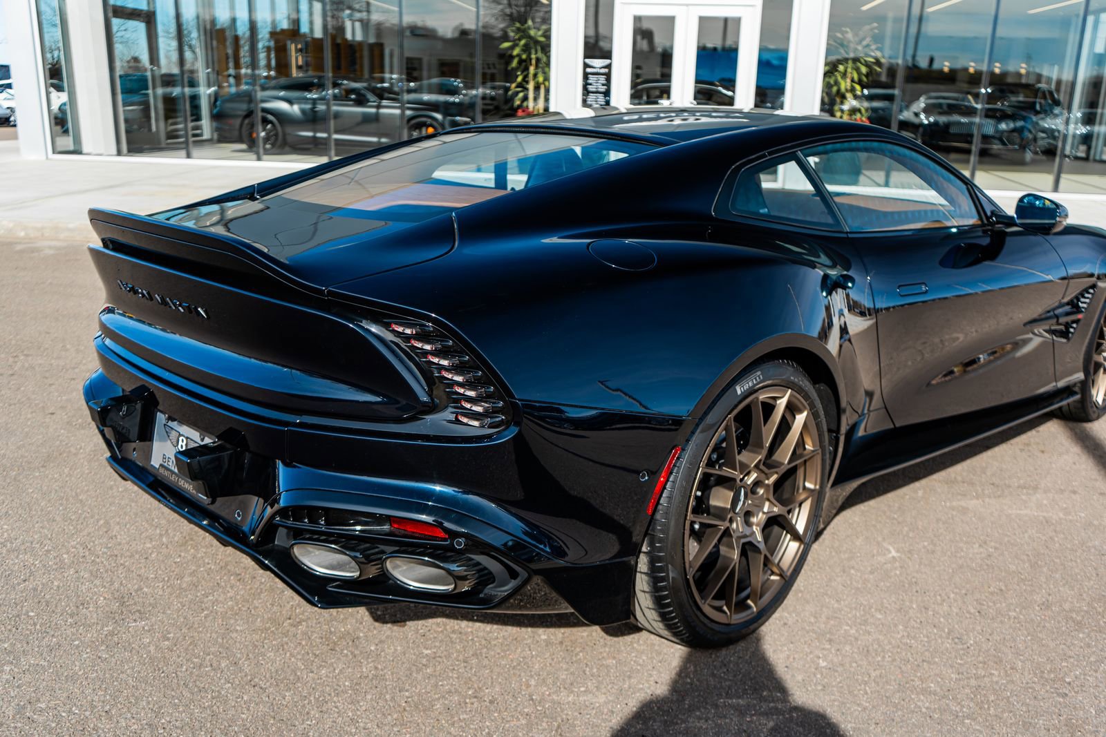 Used 2025 Aston Martin Vanquish image 13