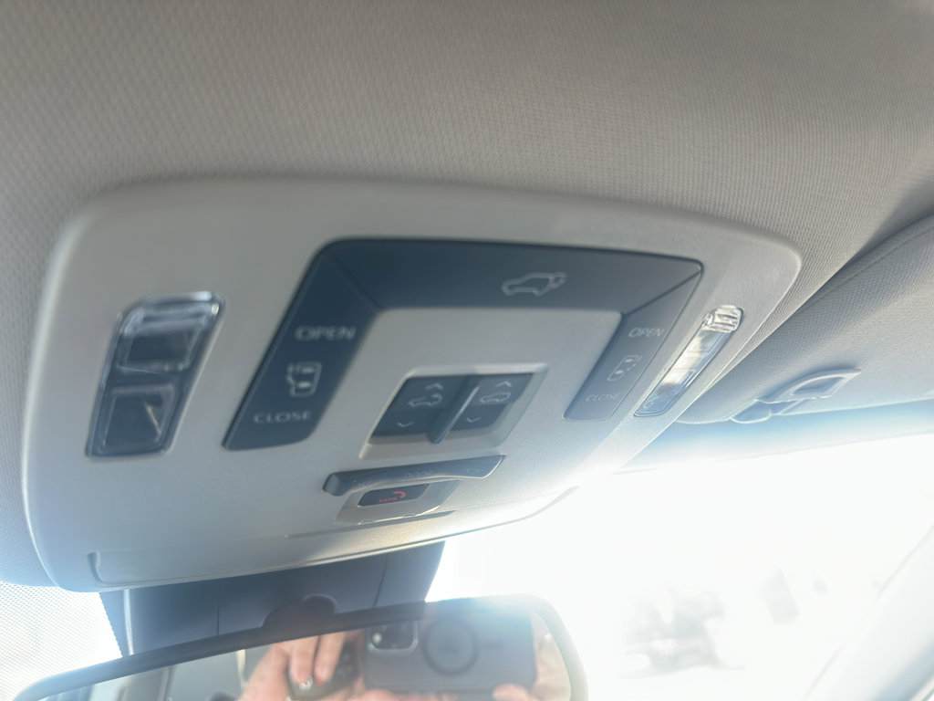 Used 2024 Toyota Sienna XLE FWD image 23