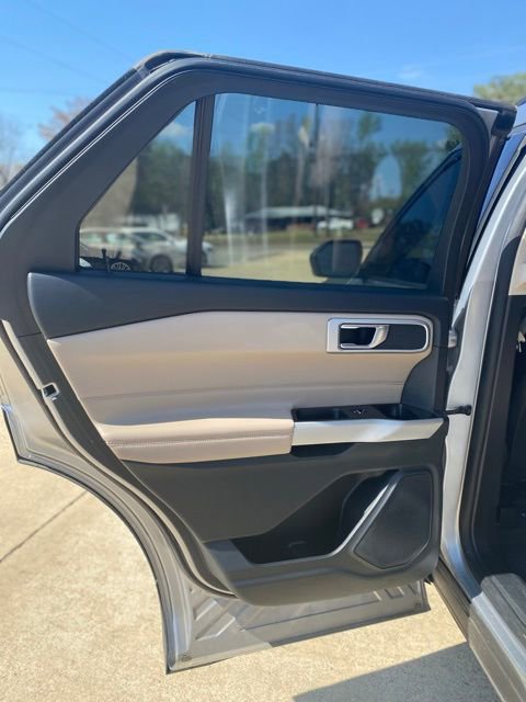 Used 2020 Ford Explorer XLT w/ Equipment Group 202A image 11