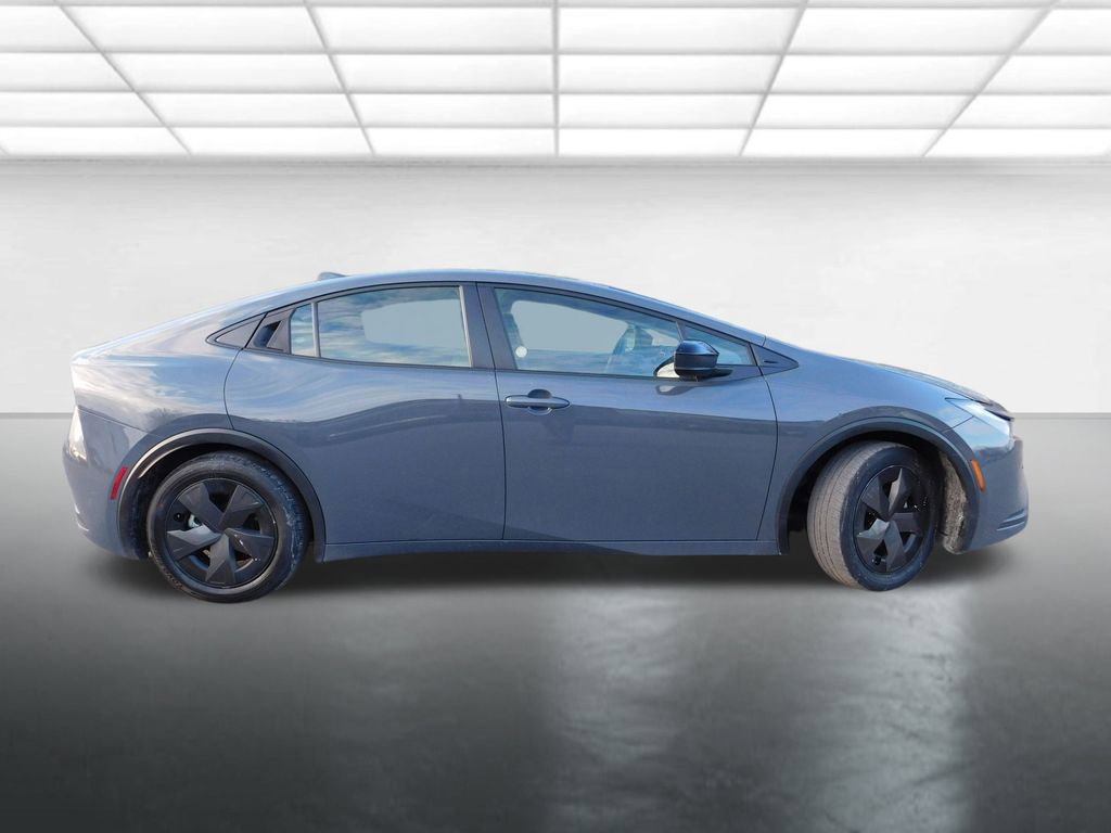 Used 2024 Toyota Prius LE image 4