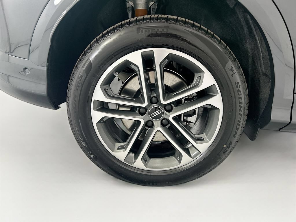 Used 2026 Audi Q5 Premium Plus w/ Premium Plus AWD/4WD image 32