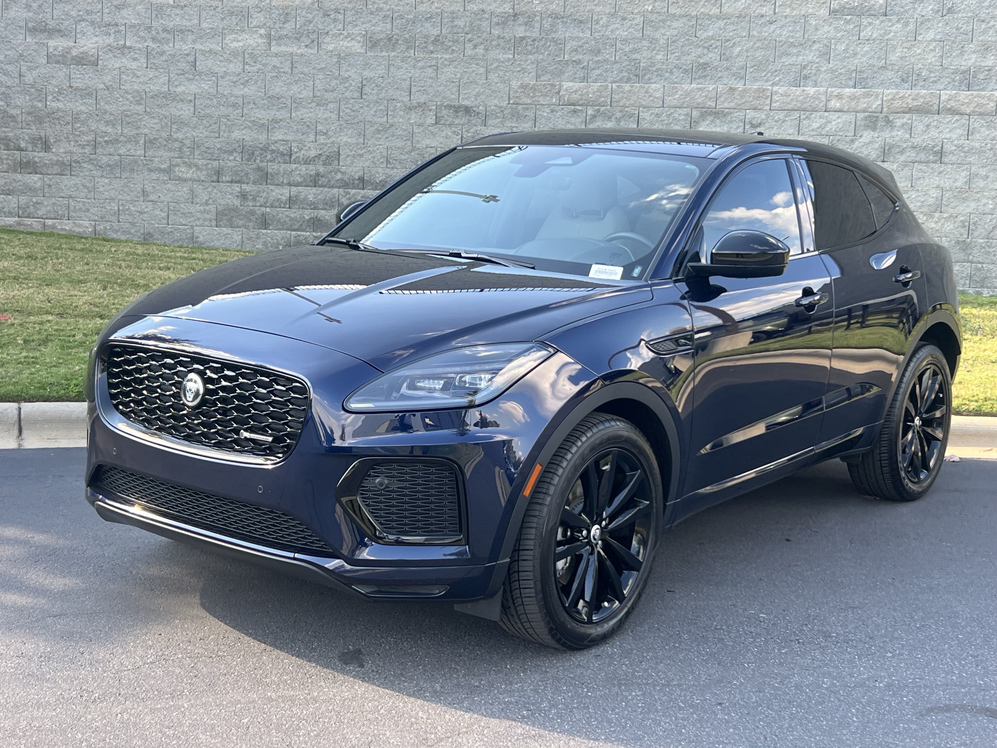 Certified 2024 Jaguar E-PACE R-Dynamic SE AWD/4WD image 2