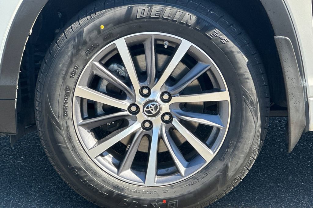 Used 2018 Toyota Highlander XLE AWD/4WD image 28