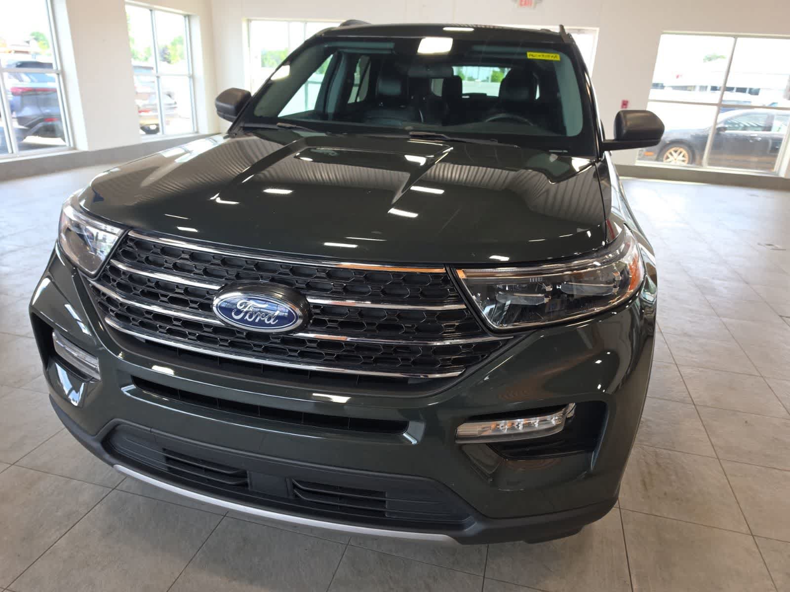 Used 2023 Ford Explorer XLT w/ Equipment Group 202A AWD/4WD image 2