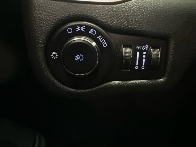 Used 2016 Jeep Cherokee Trailhawk w/ Leather Interior Group AWD/4WD image 21