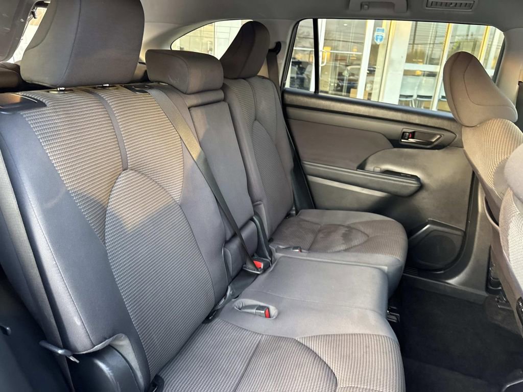 Used 2023 Toyota Highlander LE image 10