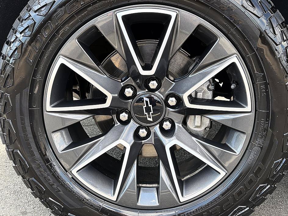 Used 2021 Chevrolet Suburban Z71 AWD/4WD image 8