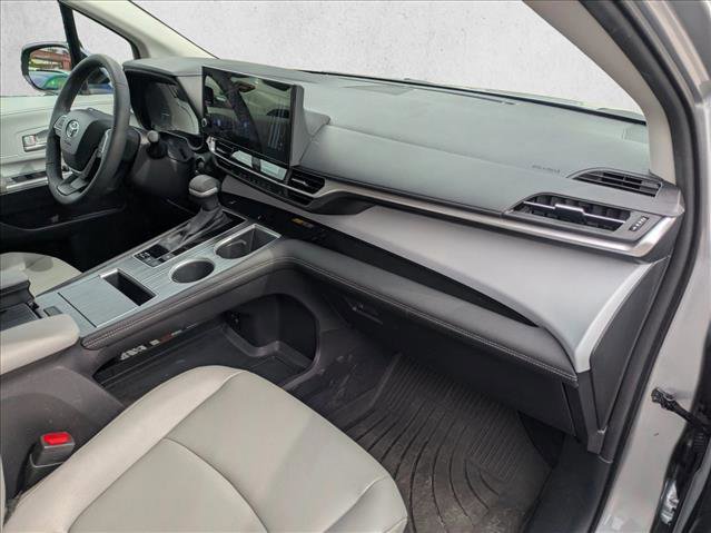 Used 2025 Toyota Sienna XLE image 20