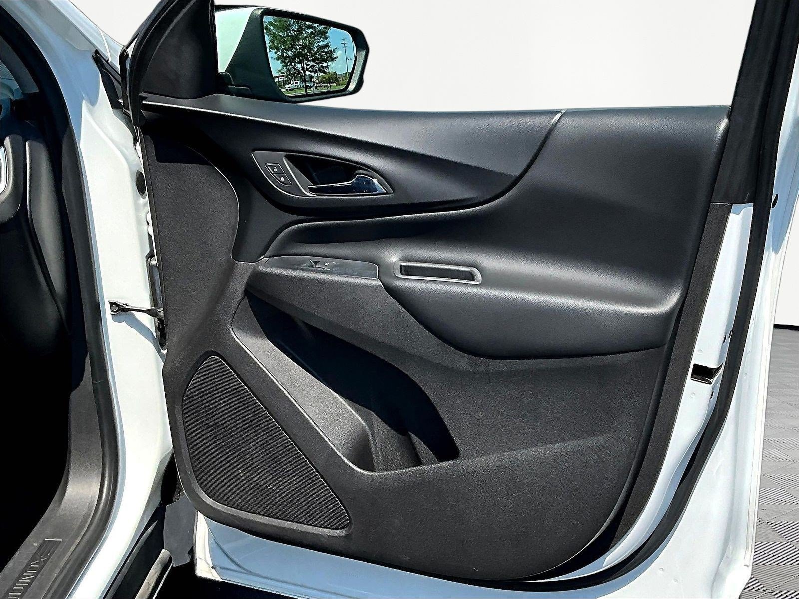 Used 2019 Chevrolet Equinox LT FWD image 28