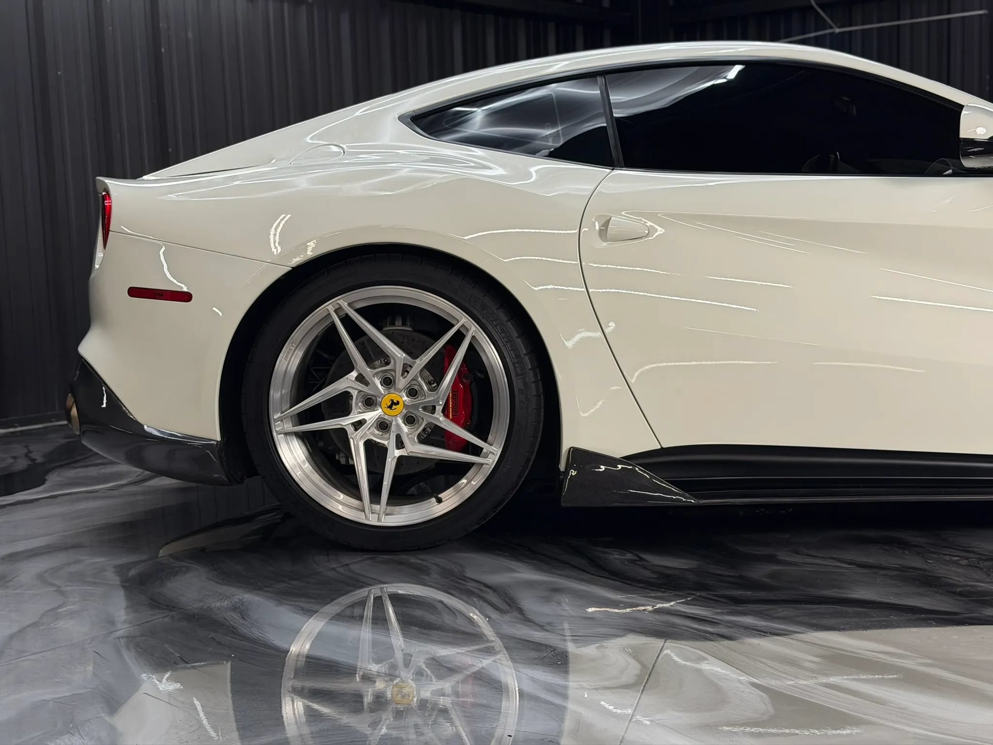 Used 2015 Ferrari F12 Berlinetta RWD image 18